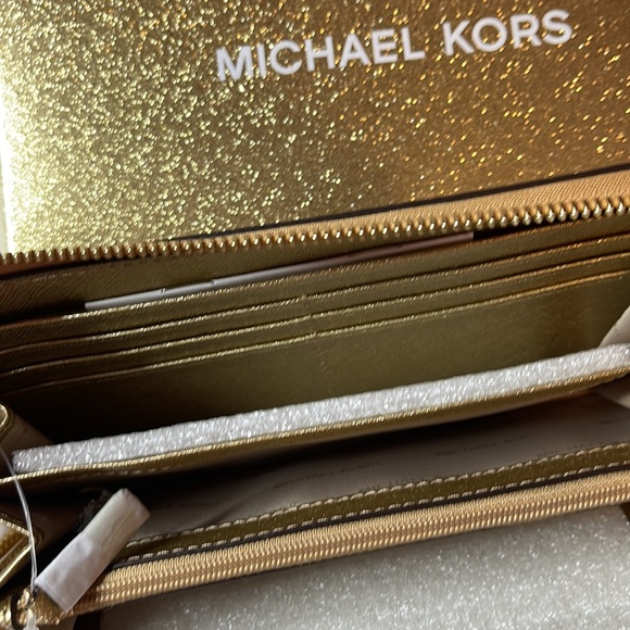 NWT and box | Michael Kors Gold wallet - Picture 6 of 9